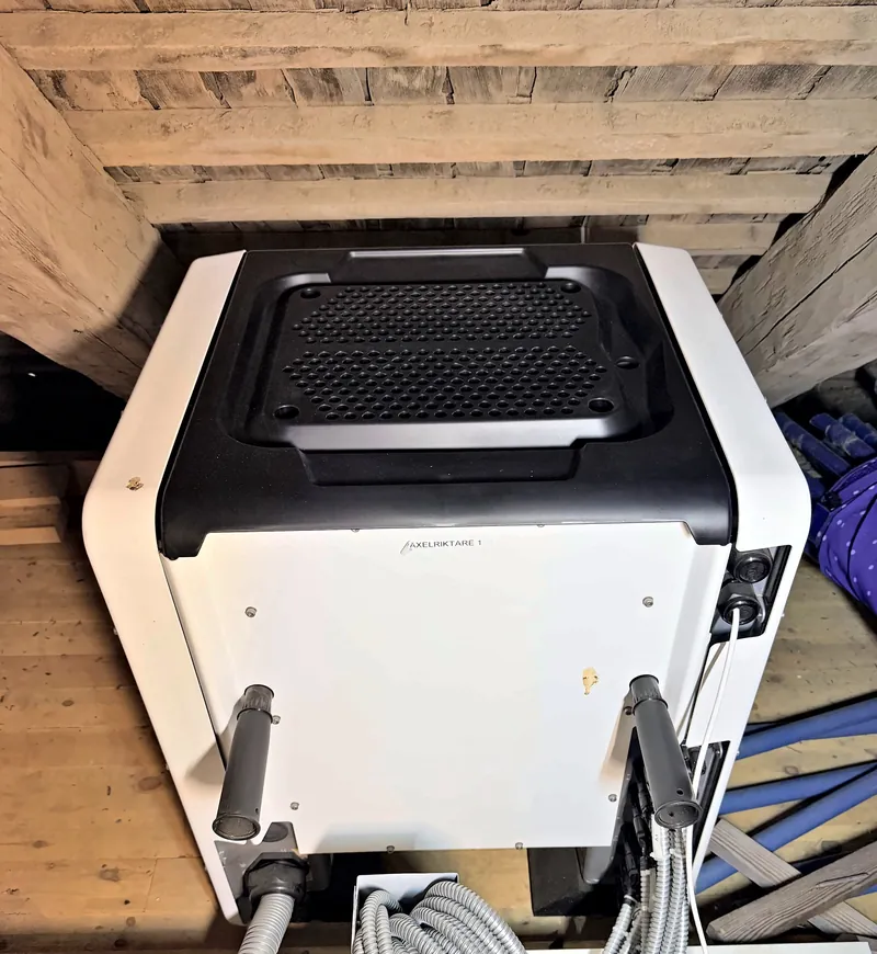 Golvstående SMA Sunny Tripower CORE1-växelriktare i solcellsanläggningen